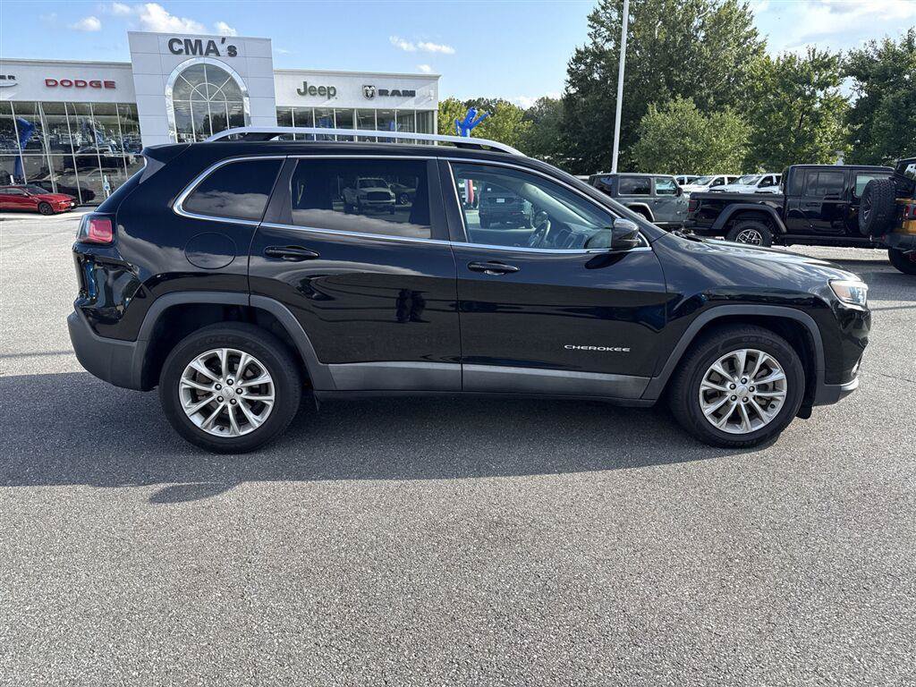 Used 2019 Jeep Cherokee Latitude w/ Cold Weather Group FWD image 6