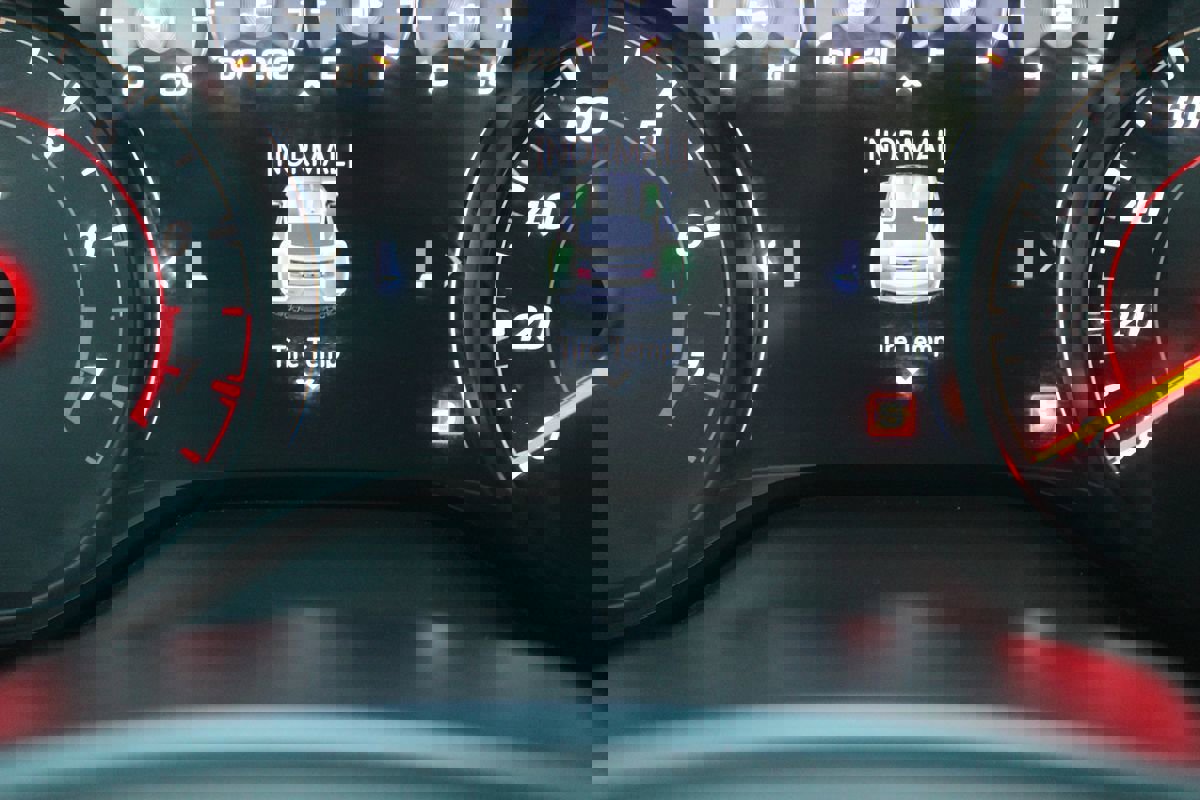 Used 2019 Chevrolet Camaro SS RWD image 23