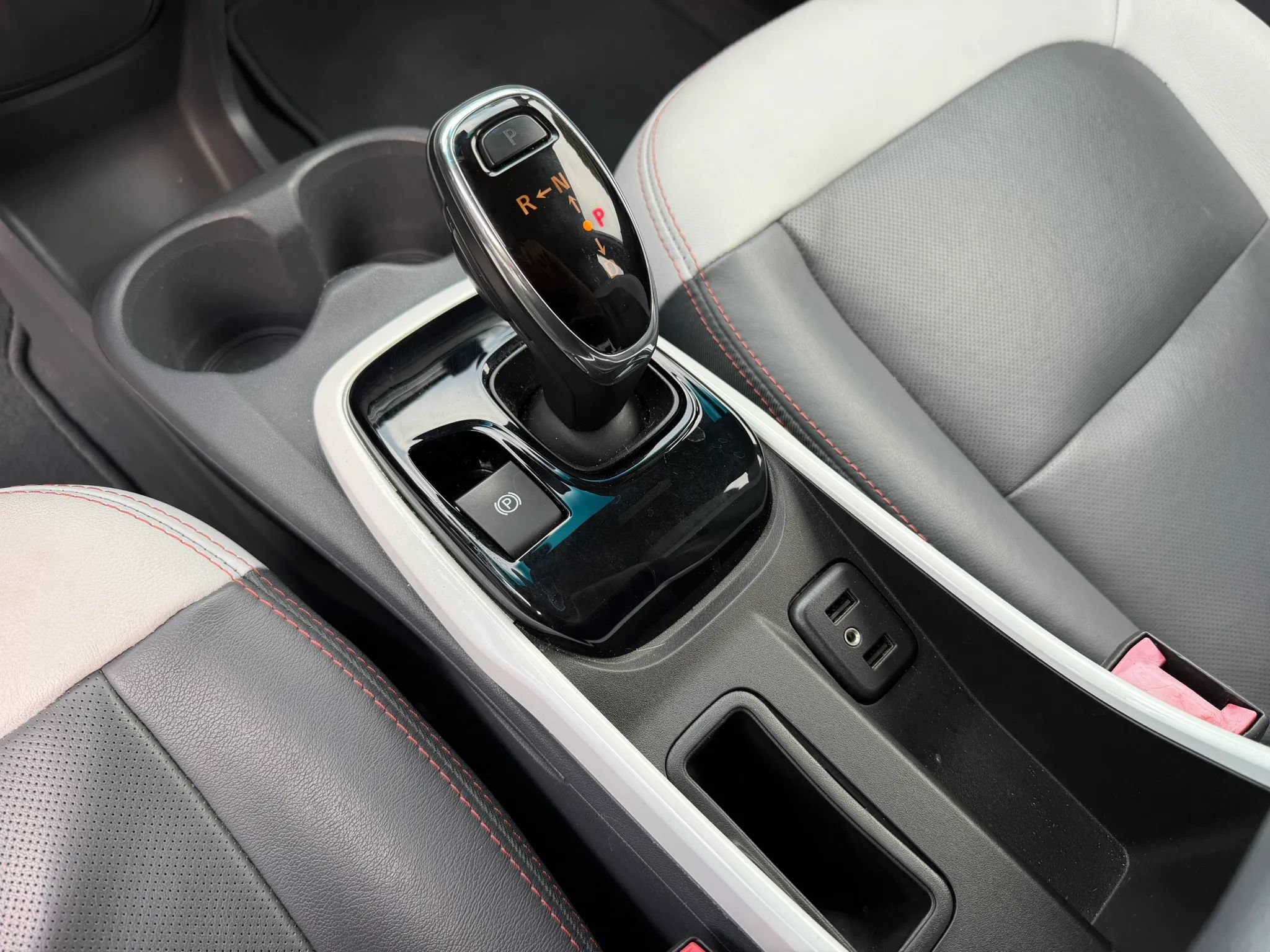 Used 2018 Chevrolet Bolt Premier w/ Driver Confidence II Package FWD image 25