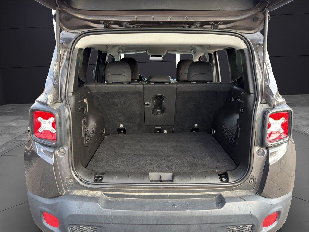 Used 2018 Jeep Renegade Altitude w/ Cold Weather Group FWD image 22
