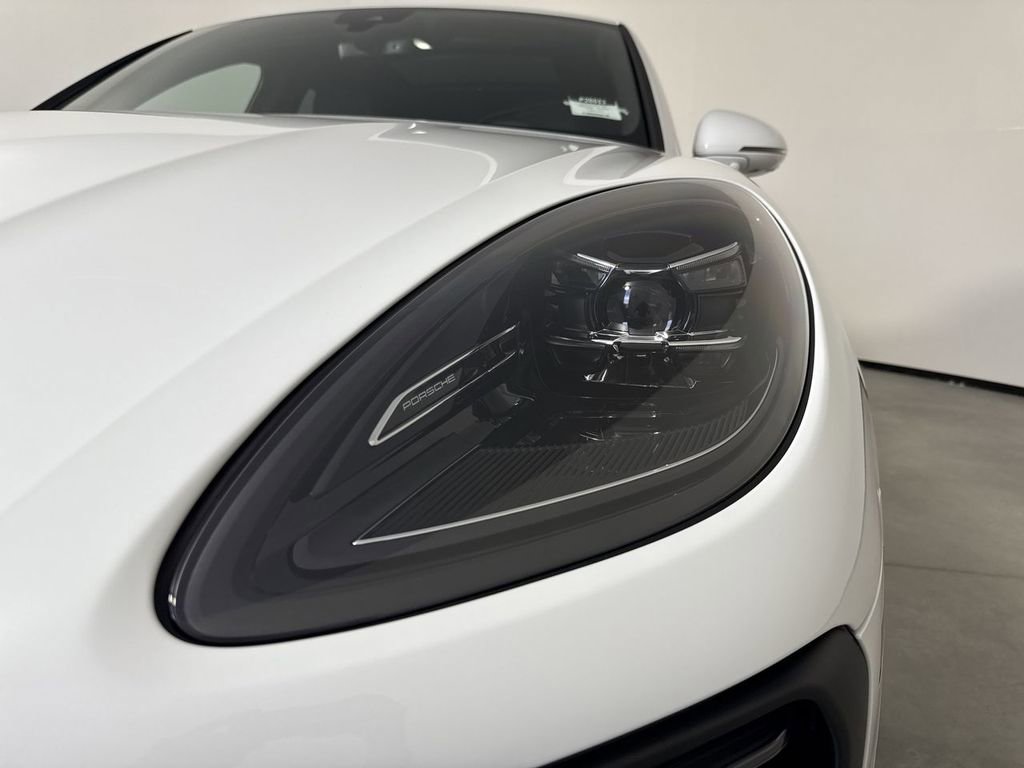 New 2026 Porsche Macan AWD/4WD image 11