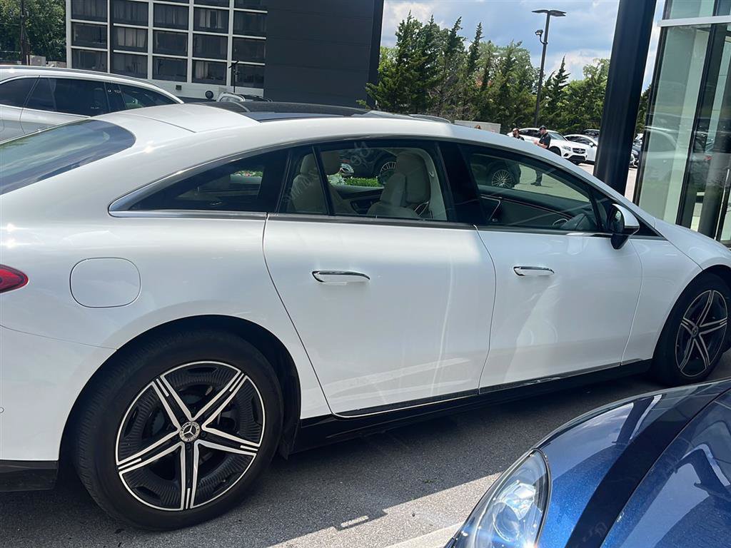 Used 2023 Mercedes-Benz EQS 450+ 4MATIC Sedan image 3