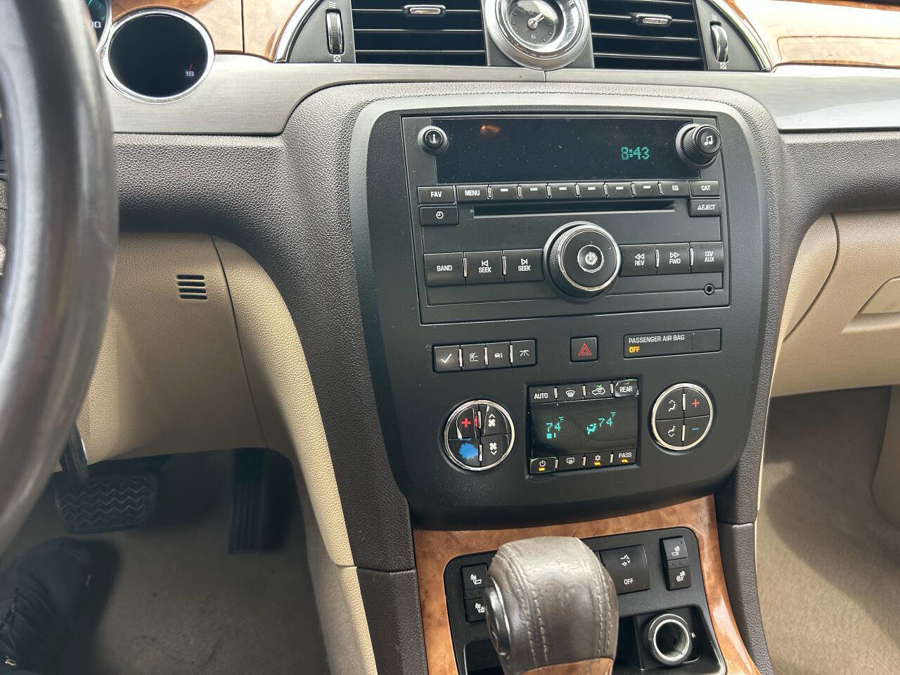 Used 2010 Buick Enclave CXL image 17