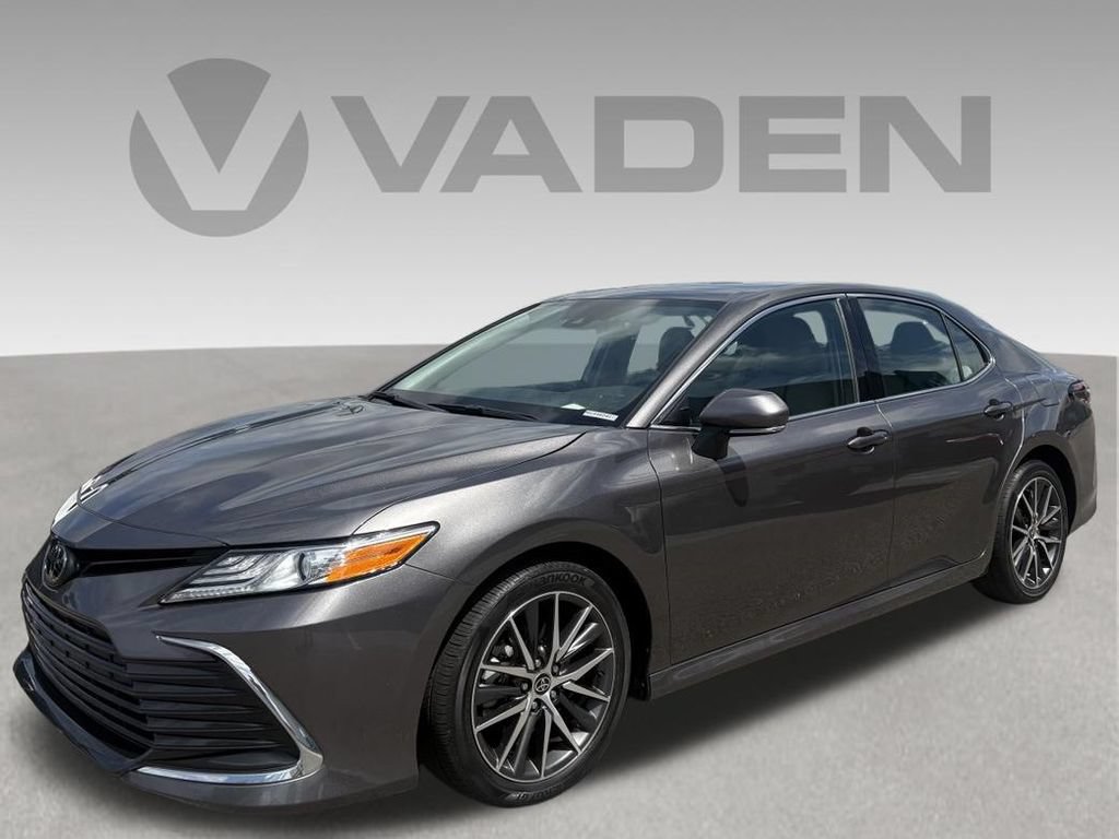 Used 2021 Toyota Camry XLE FWD video 1