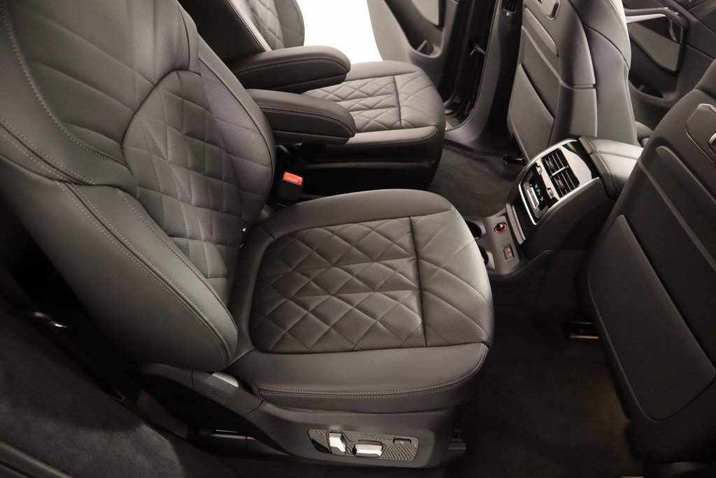 New 2025 BMW X7 xDrive40i w/ M Sport Package image 16
