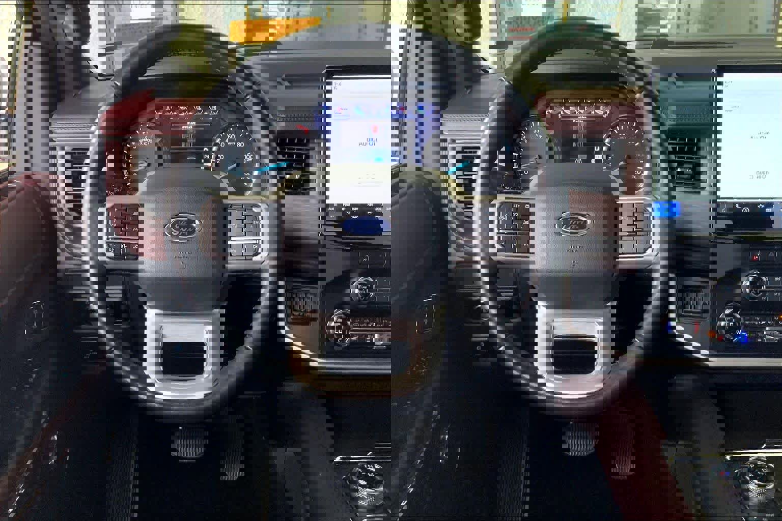 Used 2024 Ford Expedition Limited image 5