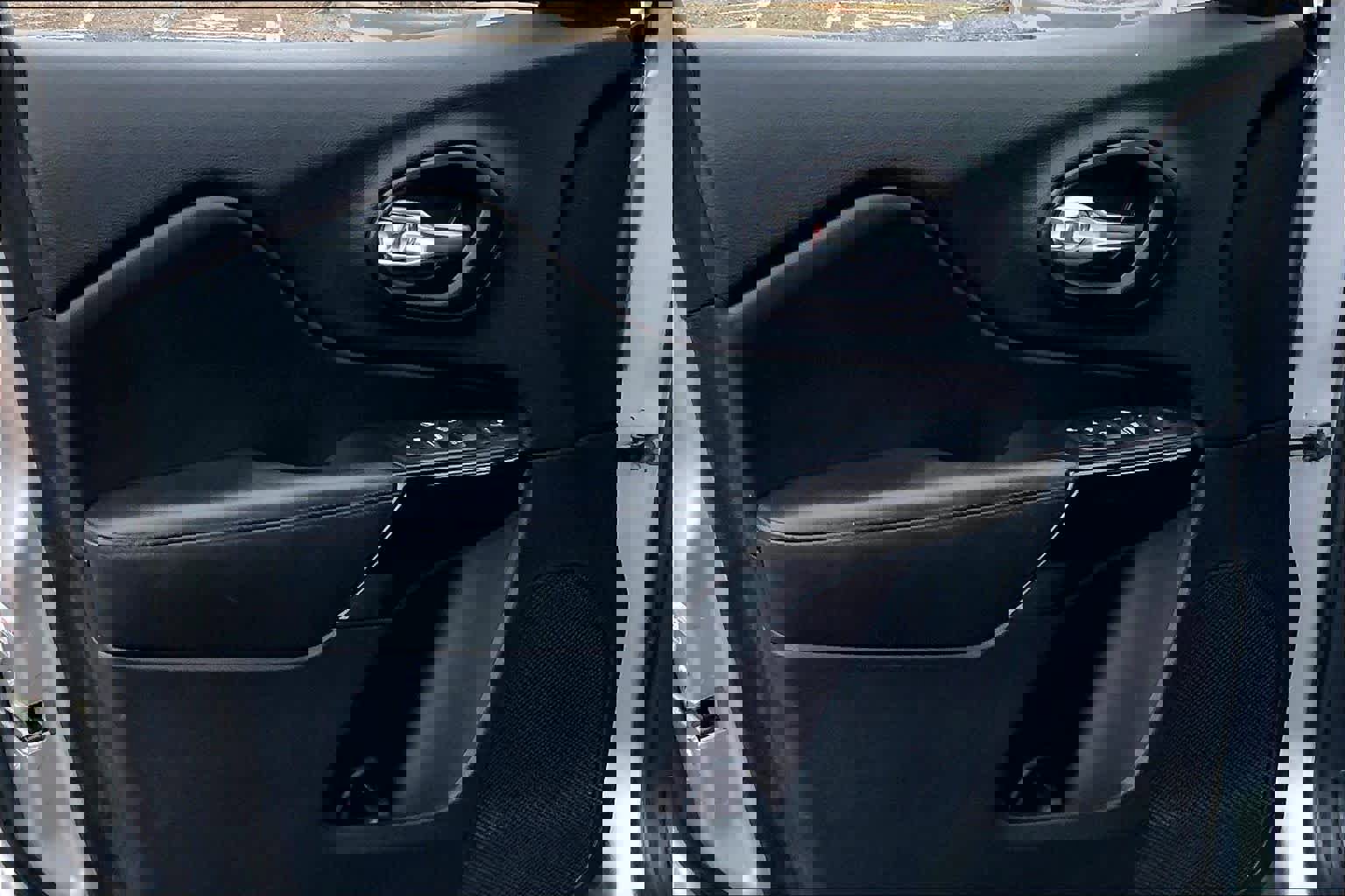 Used 2020 Jeep Cherokee Latitude Plus image 21