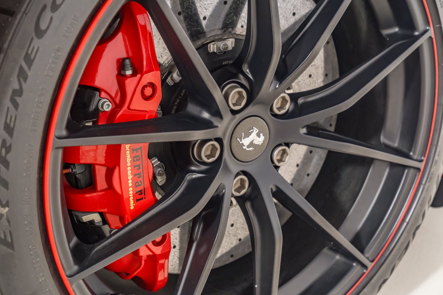 Used 2018 Ferrari 812 Superfast RWD image 33
