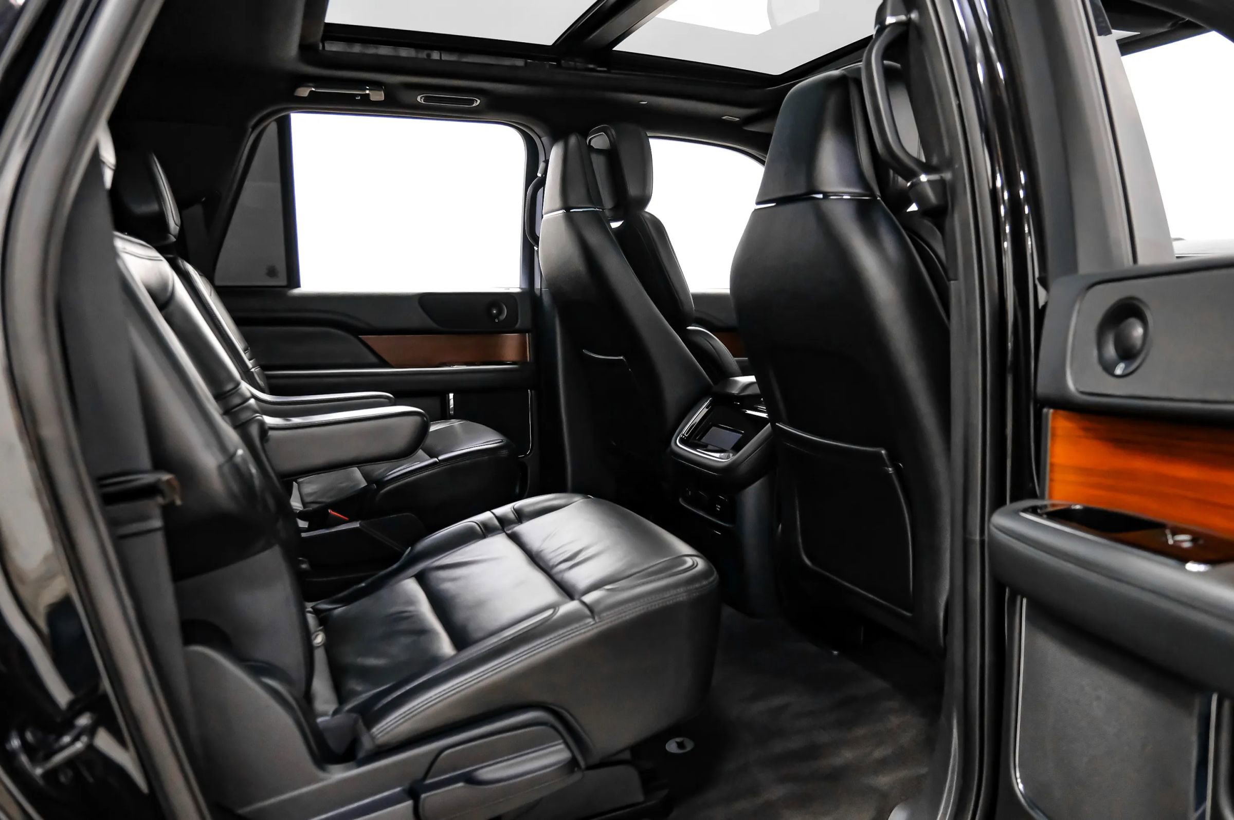 Used 2023 Lincoln Navigator L Reserve RWD image 32