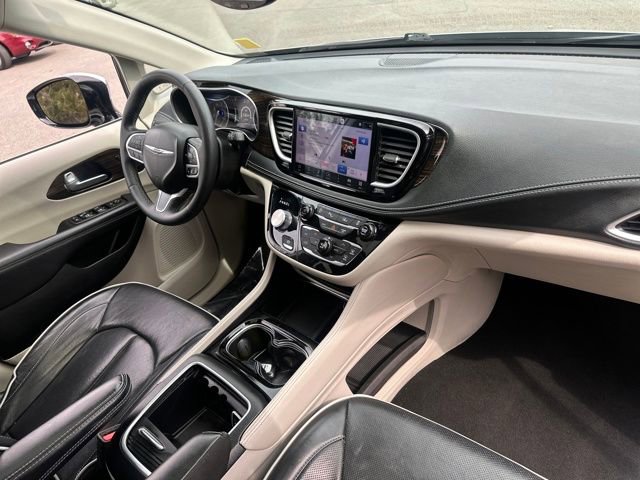 Used 2023 Chrysler Pacifica Limited FWD image 15