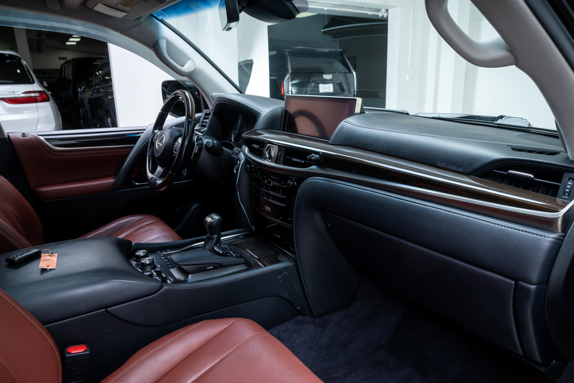 Used 2016 Lexus LX 570 4WD w/ Luxury Package image 30