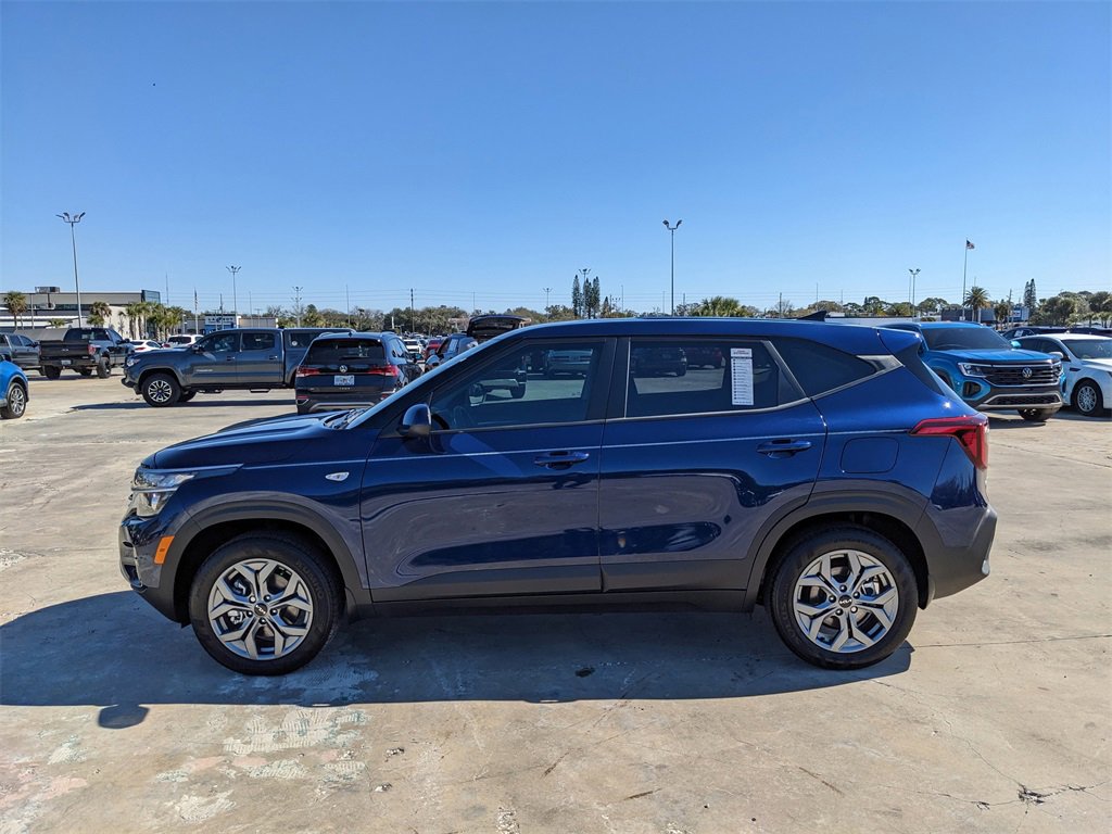 Certified 2025 Kia Seltos LX image 6