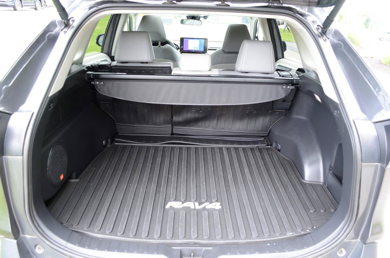 Used 2024 Toyota RAV4 XLE Premium w/ Weather Package AWD/4WD image 15