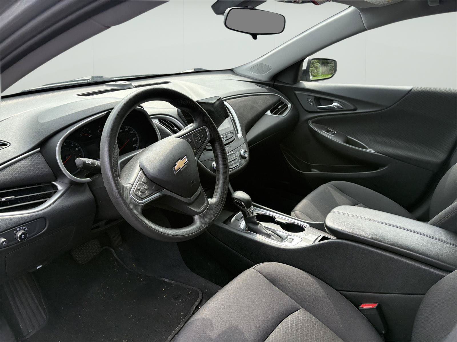 Used 2022 Chevrolet Malibu LT FWD image 10