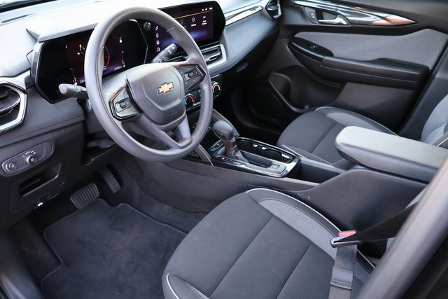 Used 2024 Chevrolet TrailBlazer LT image 3