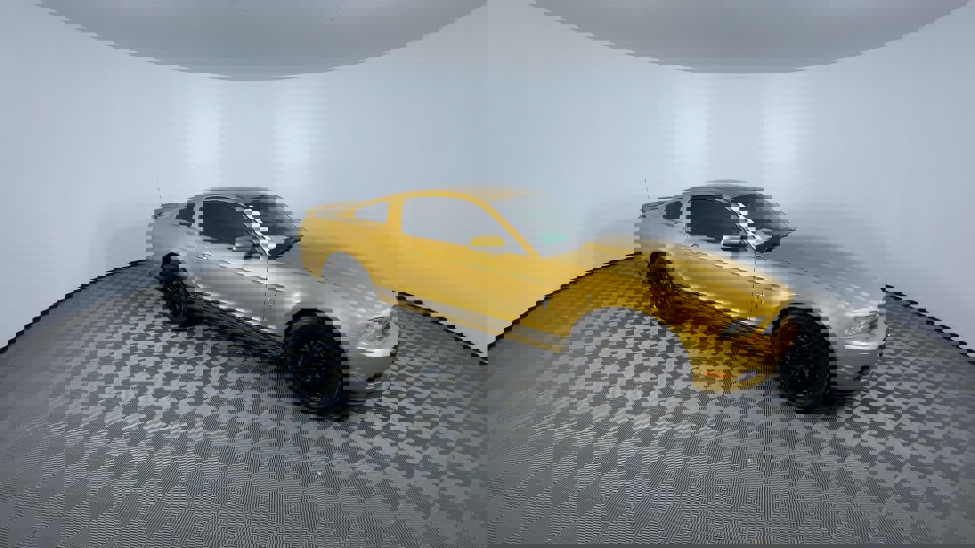 Used 2010 Ford Mustang Coupe image 2