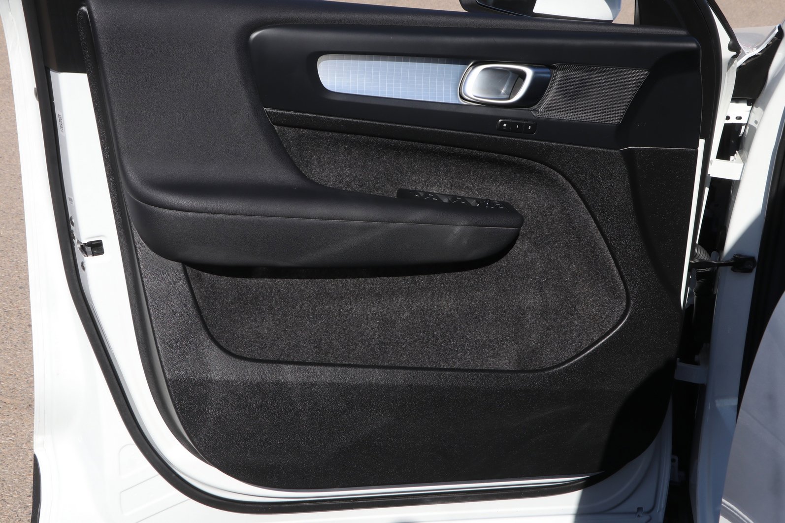 Used 2024 Volvo XC40 B5 Core image 10