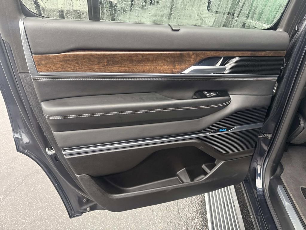 Used 2023 Jeep Grand Wagoneer 4WD image 17