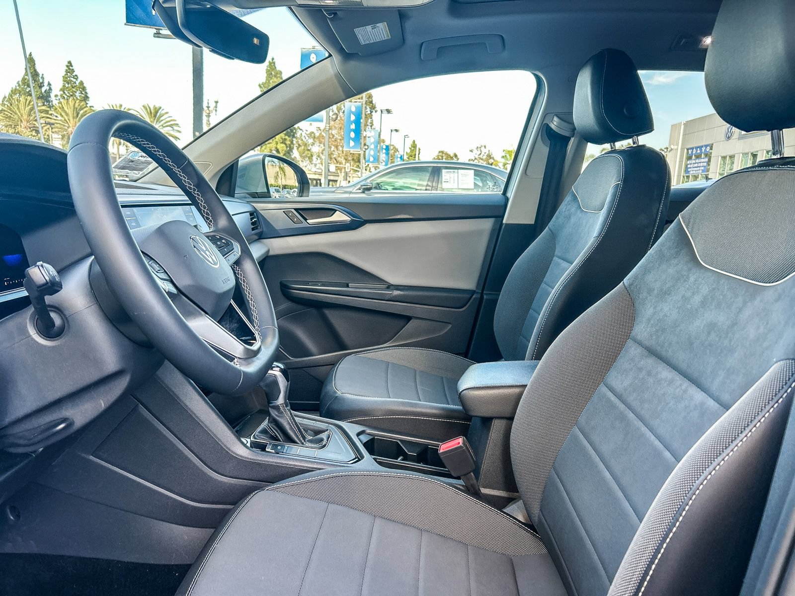Used 2023 Volkswagen Taos SE w/ Panoramic Sunroof Package FWD image 18