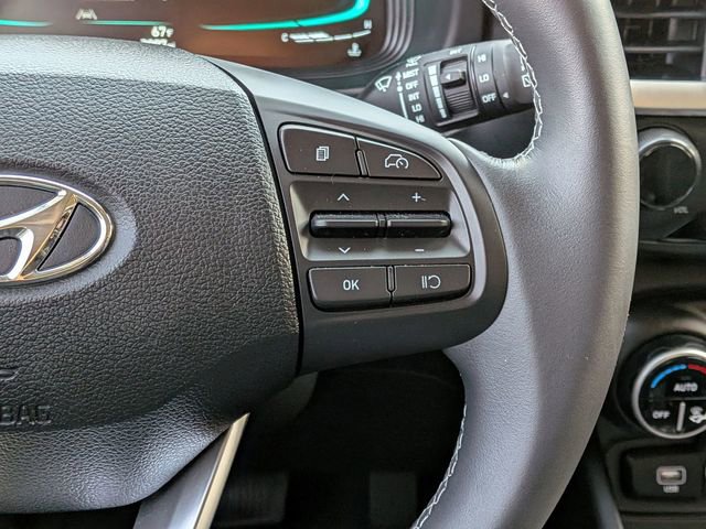 Used 2025 Hyundai Venue SEL image 16