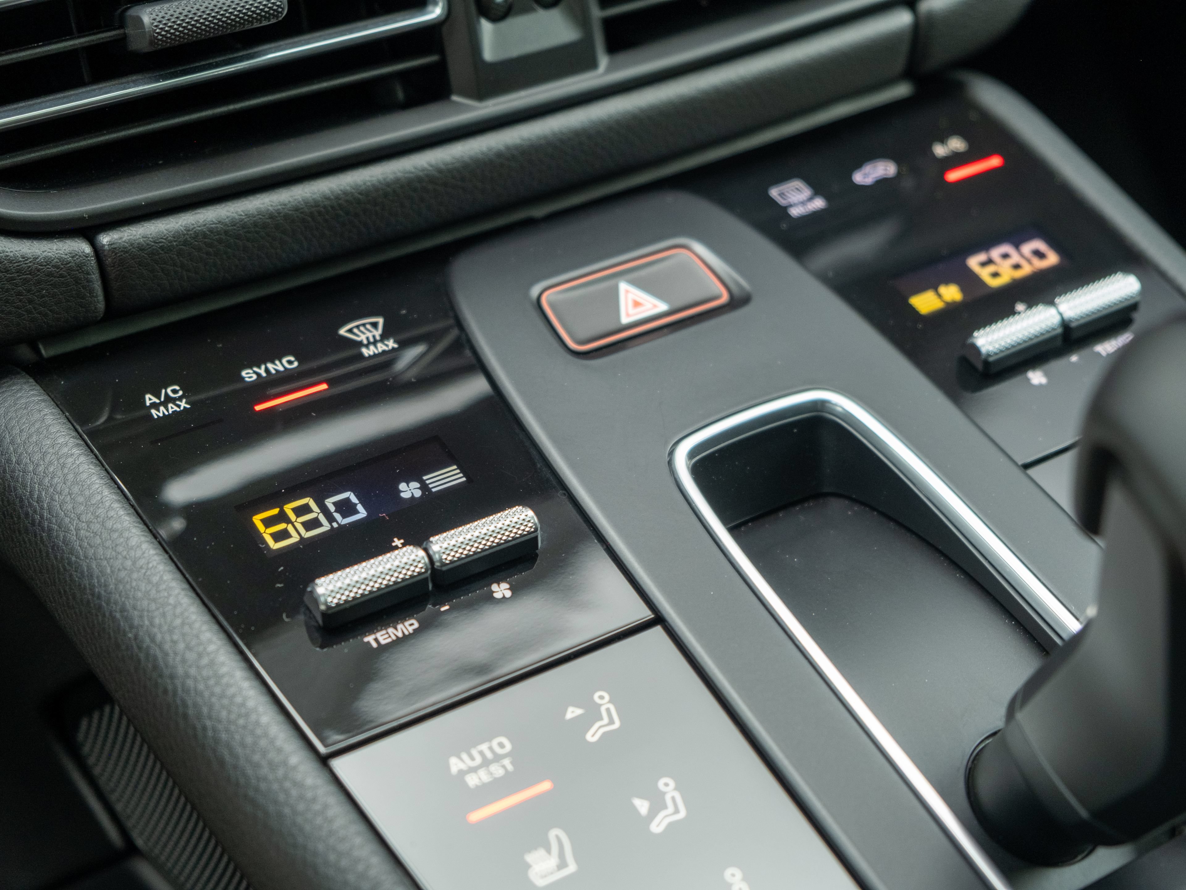 Certified 2025 Porsche Macan S AWD/4WD image 33