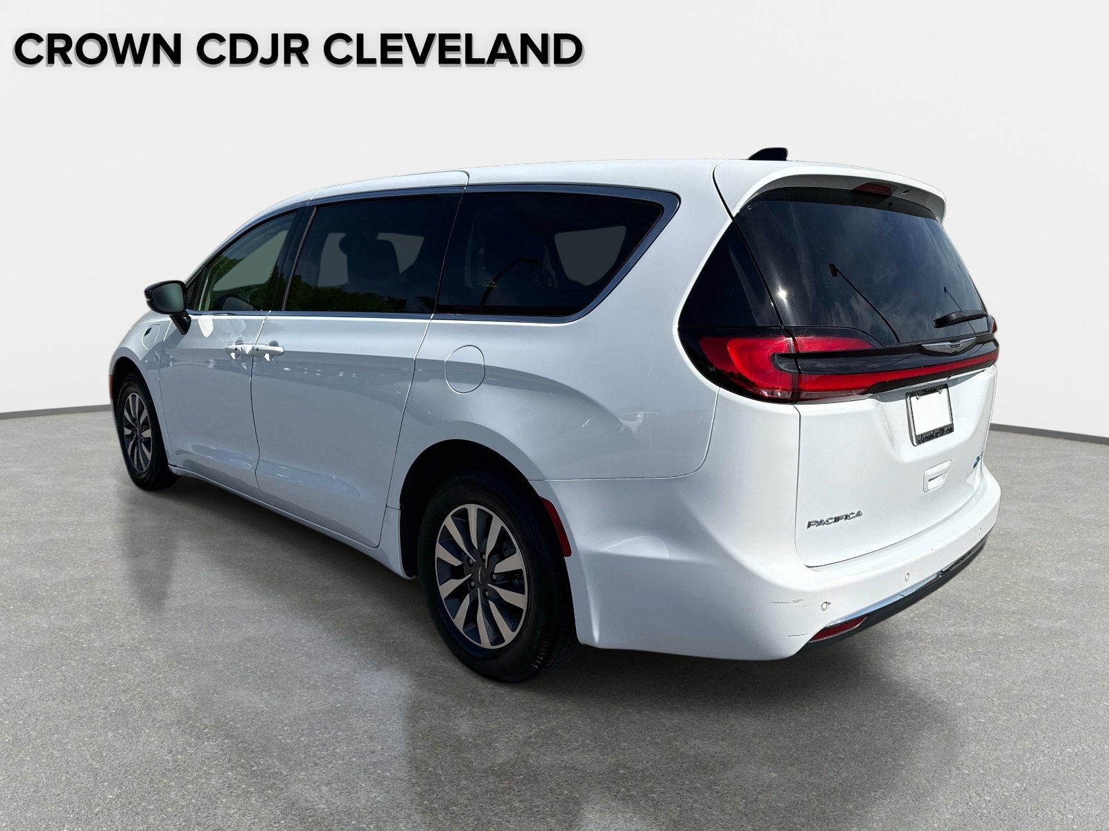 Used 2024 Chrysler Pacifica Limited FWD image 7