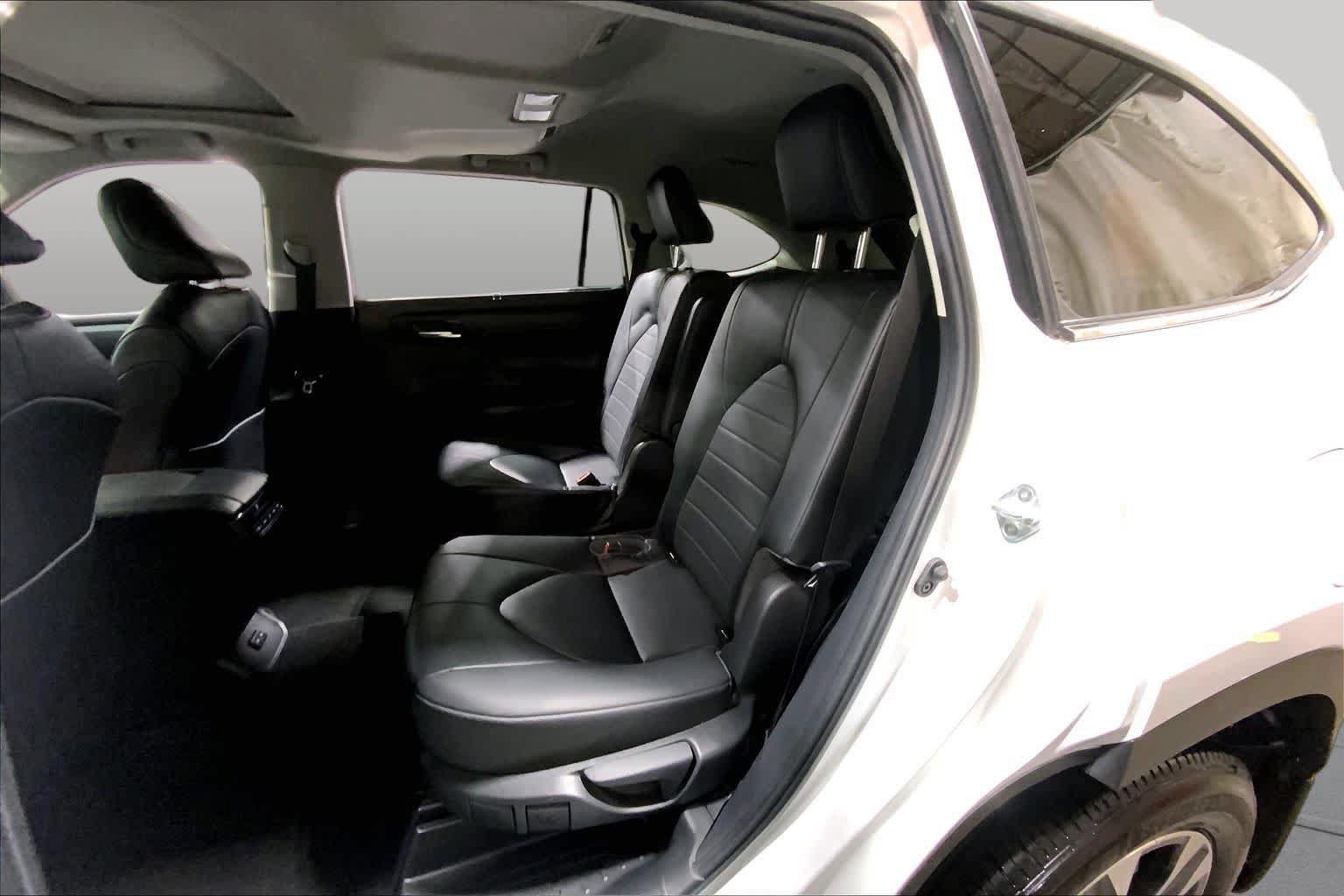 Used 2023 Toyota Highlander XLE AWD/4WD image 21