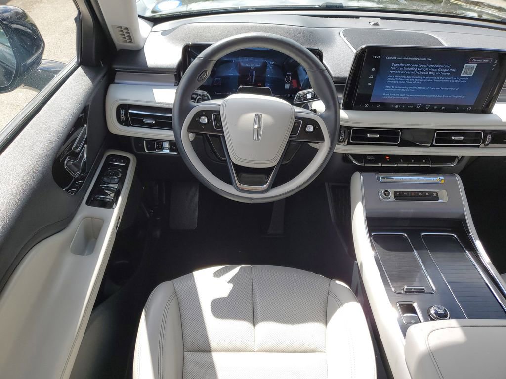 Used 2025 Lincoln Aviator 2WD image 16