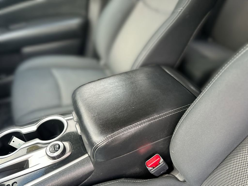 Used 2018 Nissan Pathfinder SV image 20