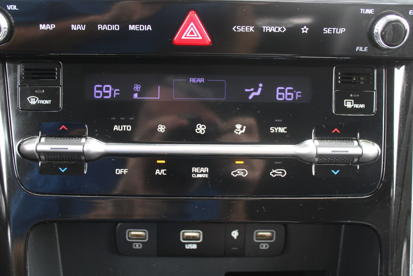 Certified 2023 Kia Carnival SX Prestige FWD image 53