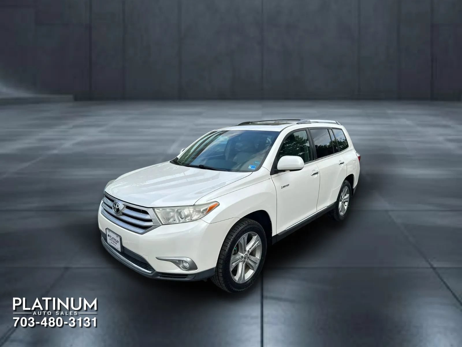 Used 2012 Toyota Highlander Limited w/ Tow Pkg AWD/4WD image 3