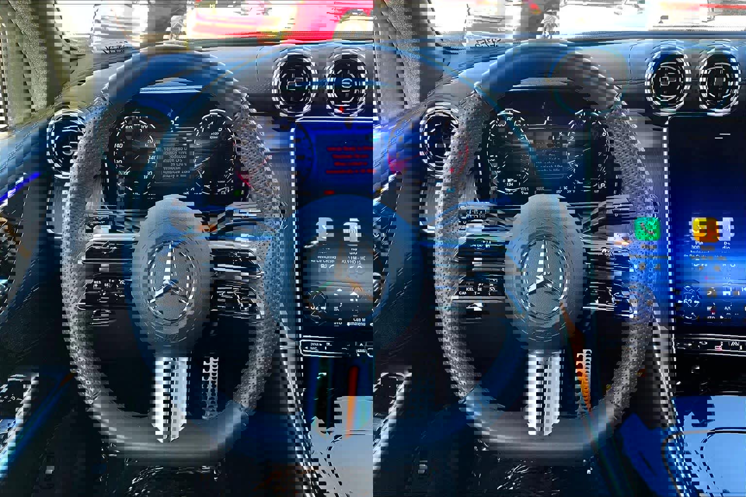 Used 2025 Mercedes-Benz GLC 300 4MATIC image 5