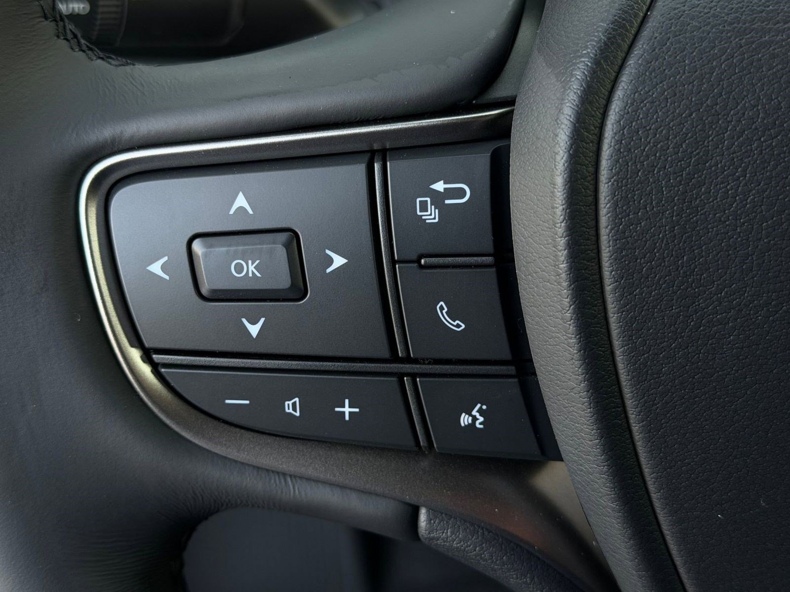 New 2026 Lexus UX 300h AWD image 15