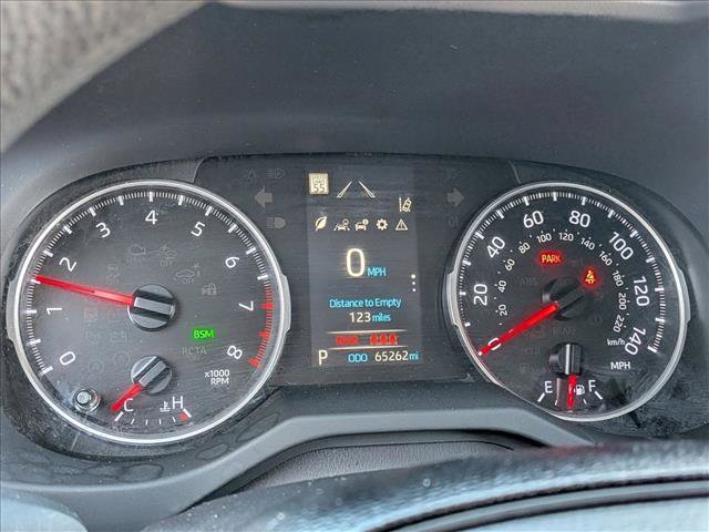 Used 2019 Toyota RAV4 XLE w/ Convenience Package FWD image 11