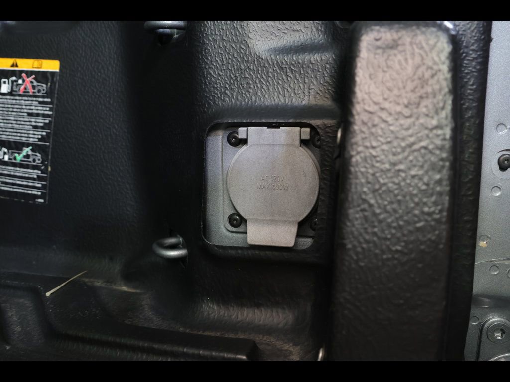 Used 2023 Chevrolet Silverado 1500 LT AWD/4WD image 18