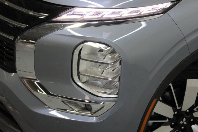 New 2026 Mitsubishi Outlander SE image 2