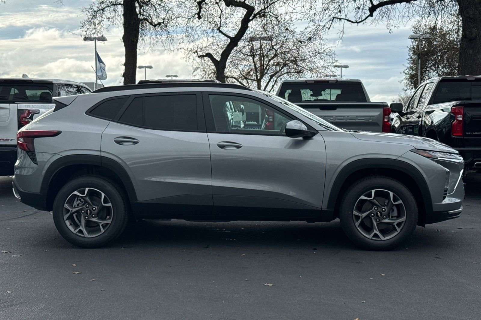 New 2026 Chevrolet Trax LT w/ Driver Confidence Package image 2