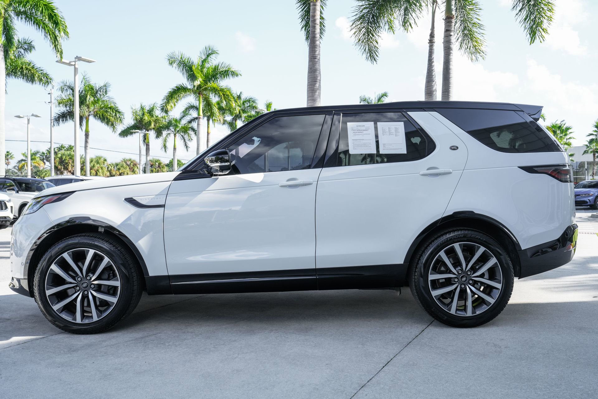 Used 2024 Land Rover Discovery Dynamic SE image 21