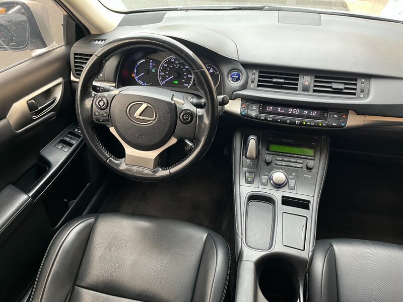 Used 2016 Lexus CT 200h FWD image 17