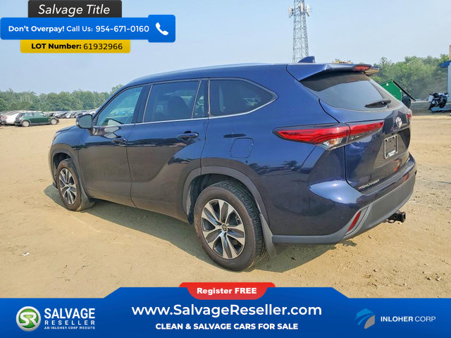 Used 2021 Toyota Highlander XLE AWD/4WD image 3
