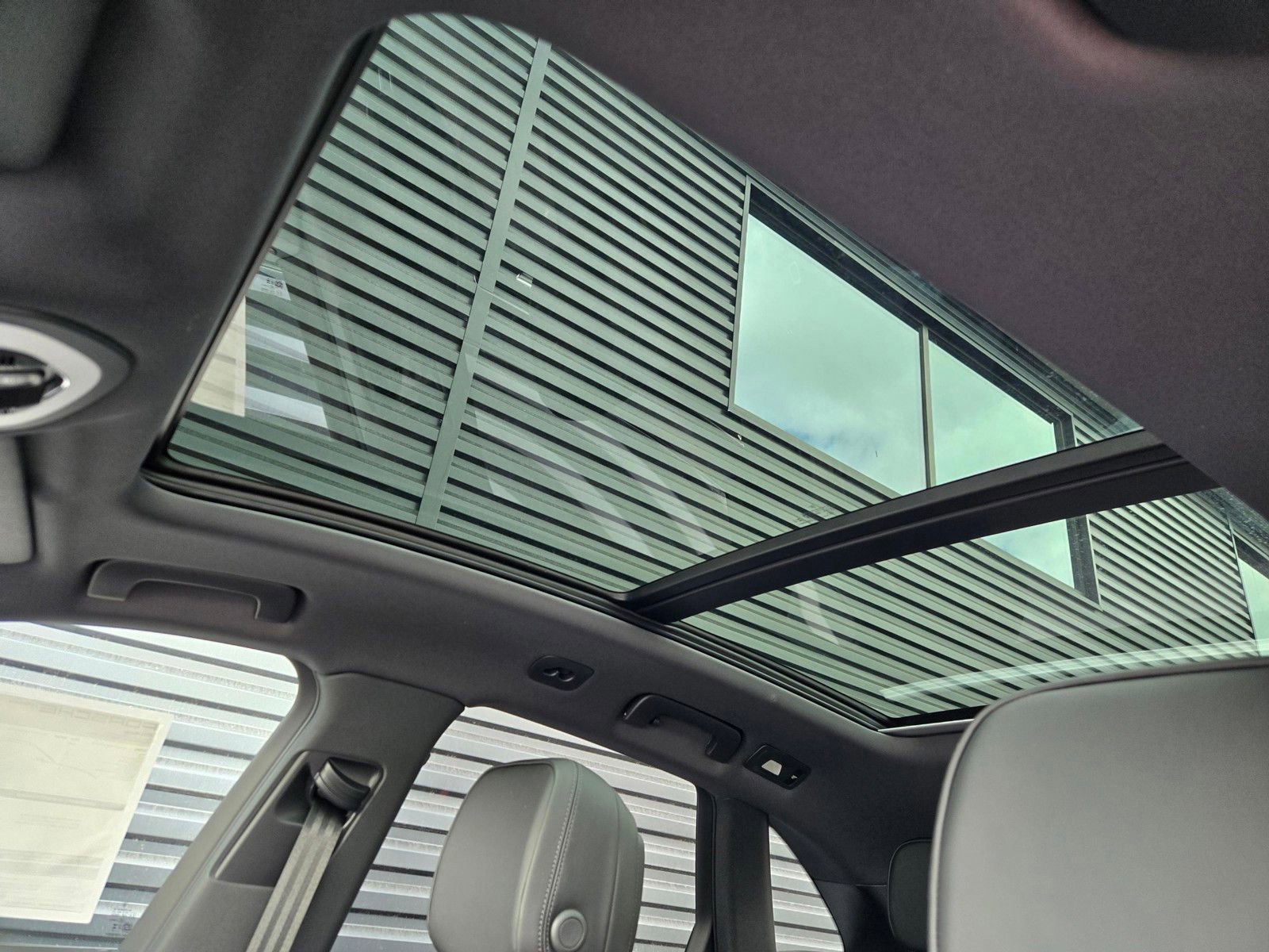New 2026 Porsche Macan AWD/4WD image 21