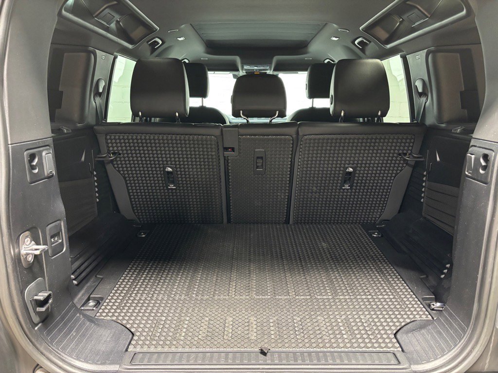 Used 2023 Land Rover Defender 110 X-Dynamic SE image 41