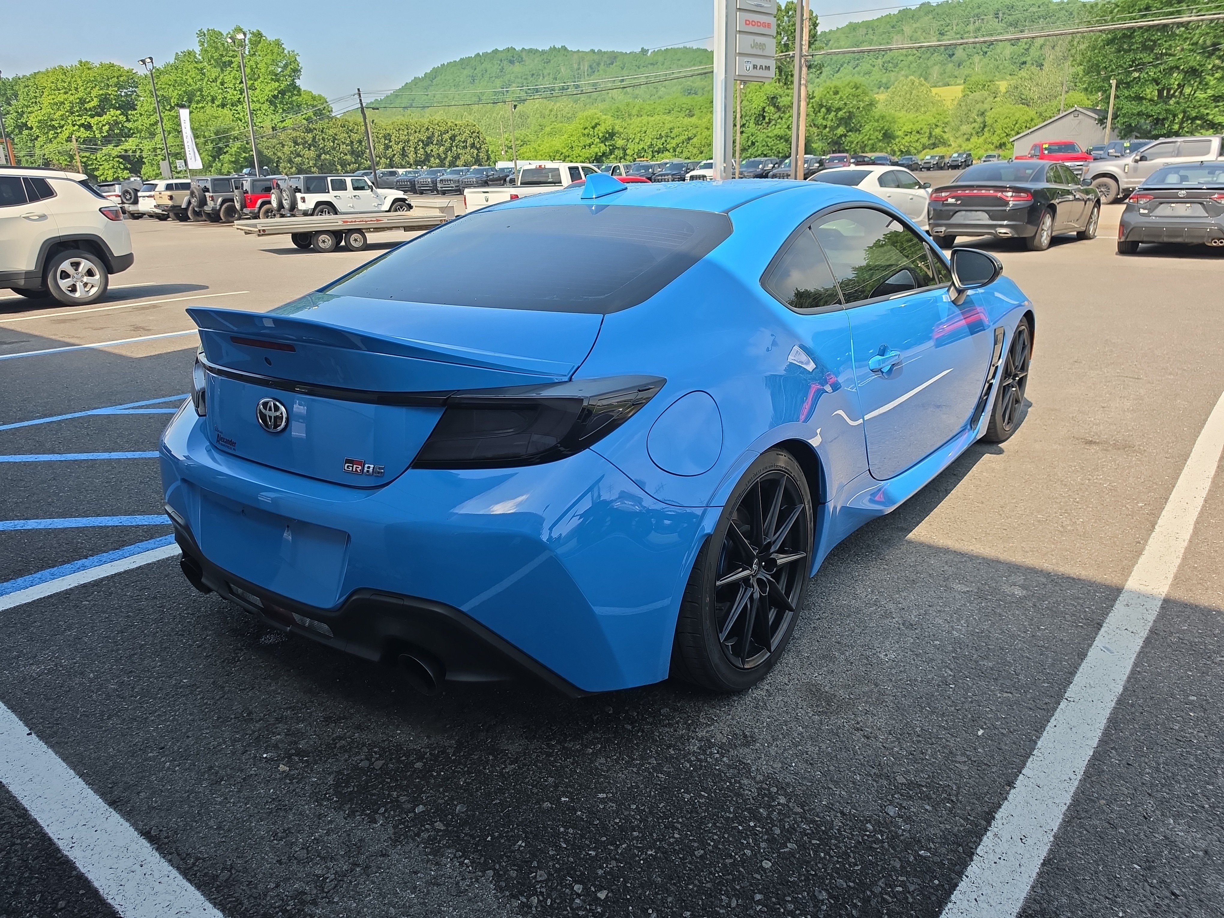 Used 2023 Toyota GR86 Premium RWD image 3