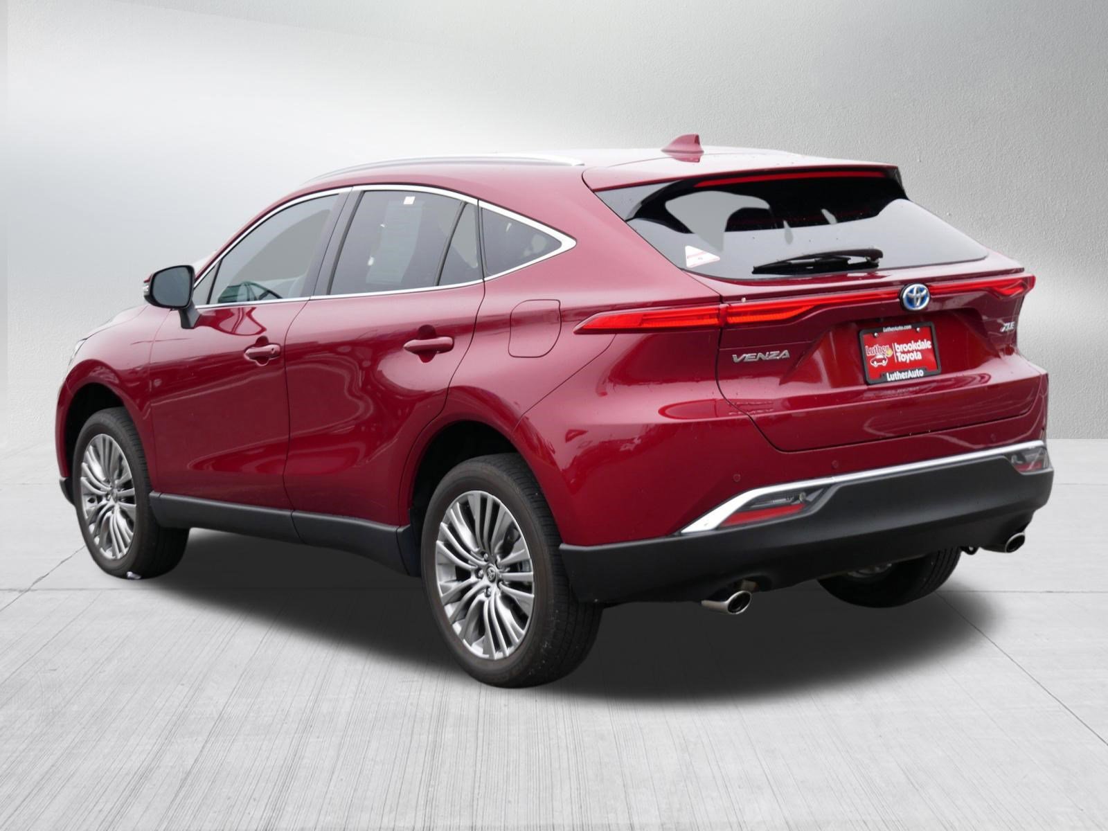Used 2024 Toyota Venza XLE AWD/4WD image 5