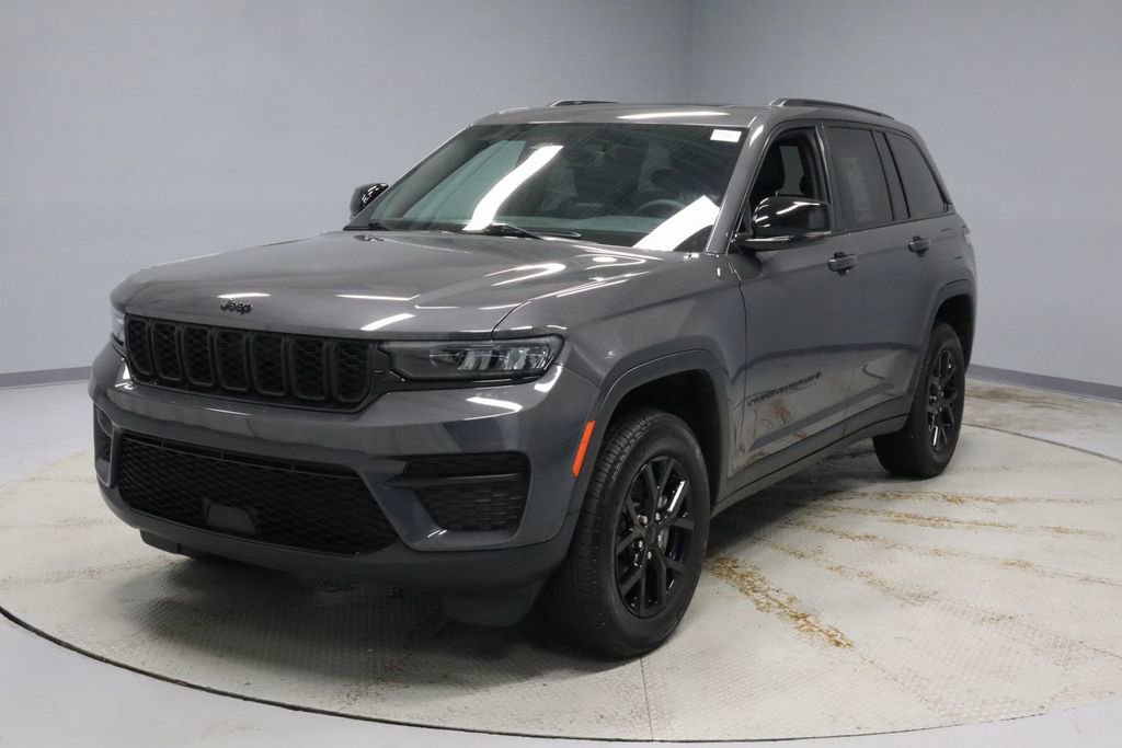 Used 2024 Jeep Grand Cherokee Altitude image 6