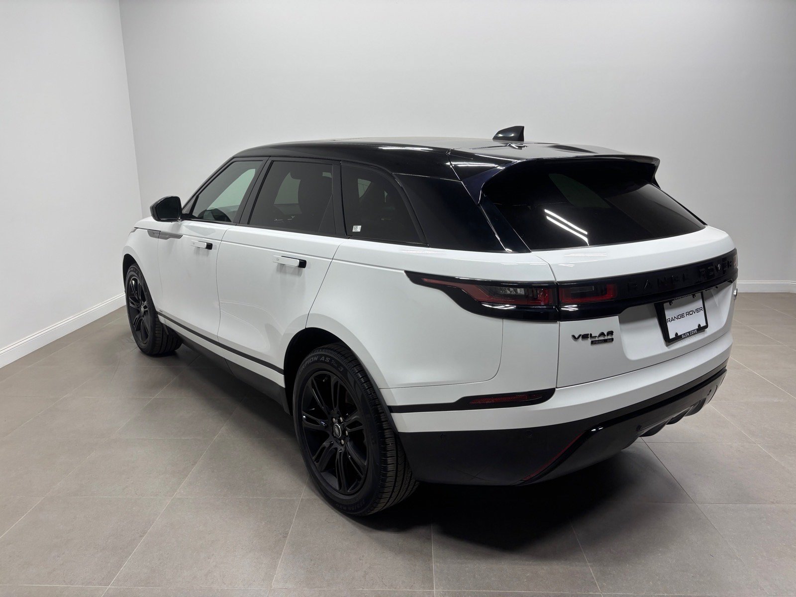 Used 2019 Land Rover Range Rover Velar R-Dynamic SE AWD/4WD image 10