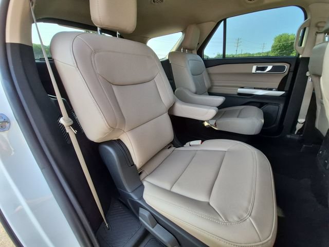 Used 2023 Ford Explorer XLT w/ Equipment Group 202A AWD/4WD image 33