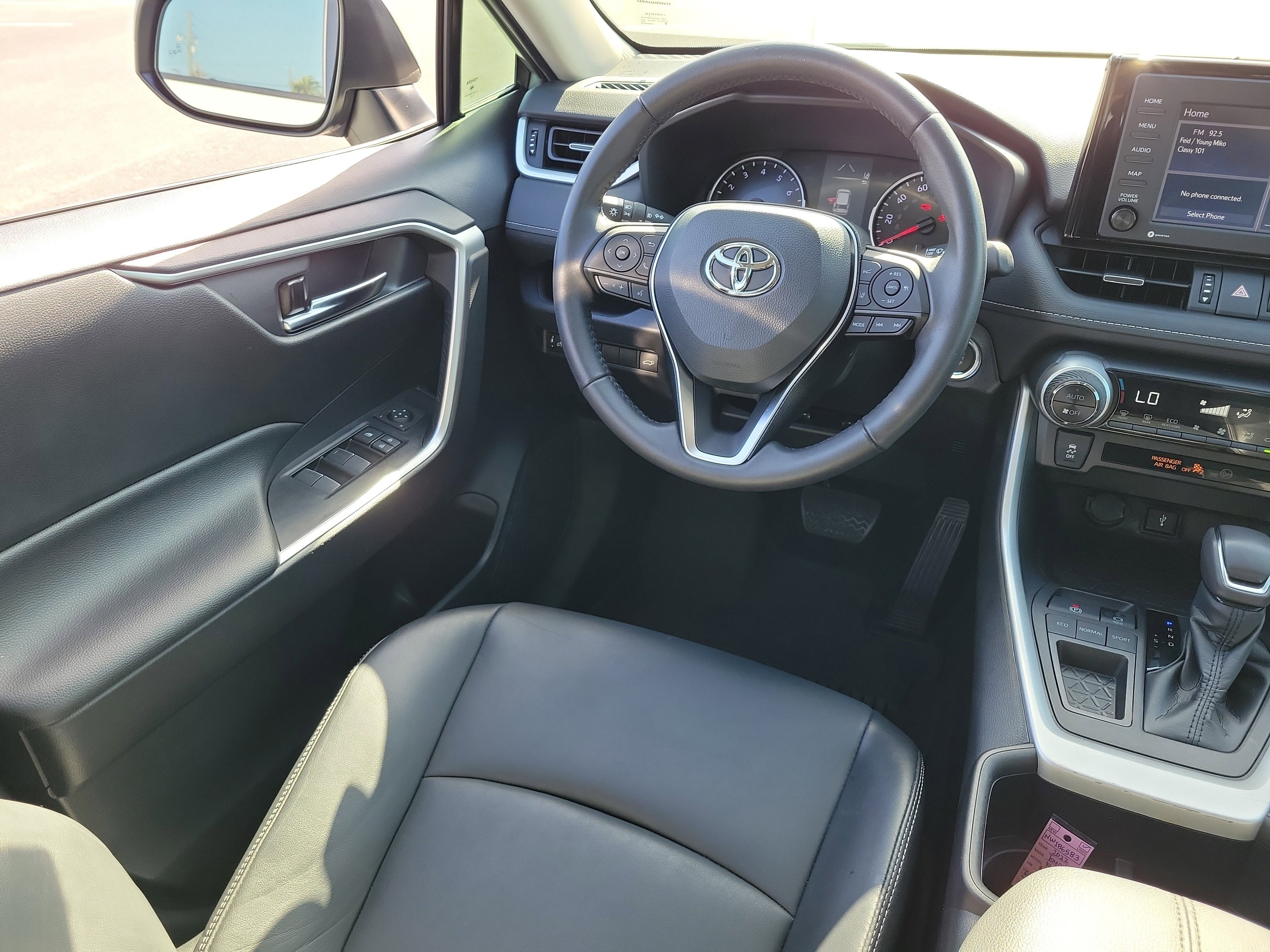 Used 2022 Toyota RAV4 XLE Premium image 17