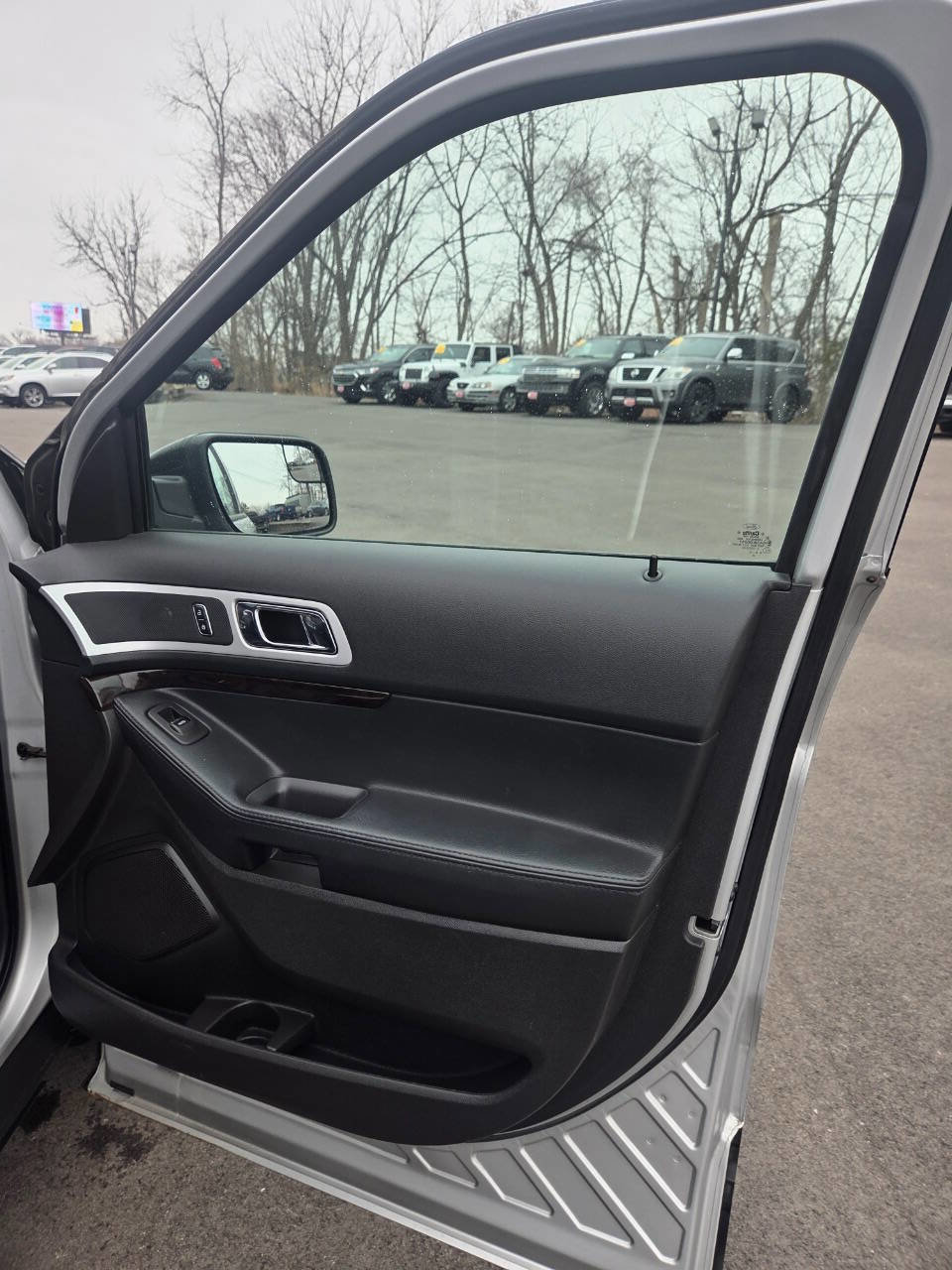 Used 2015 Ford Explorer Limited image 12