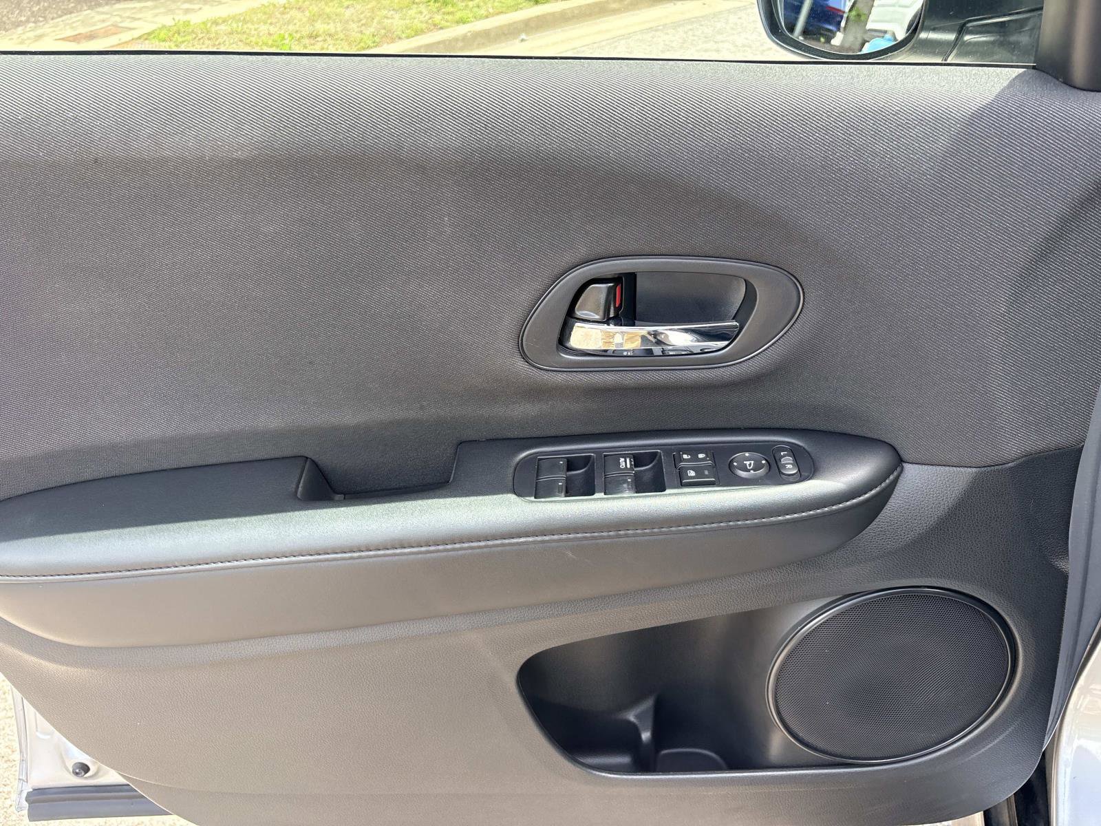 Used 2019 Honda HR-V Sport image 12